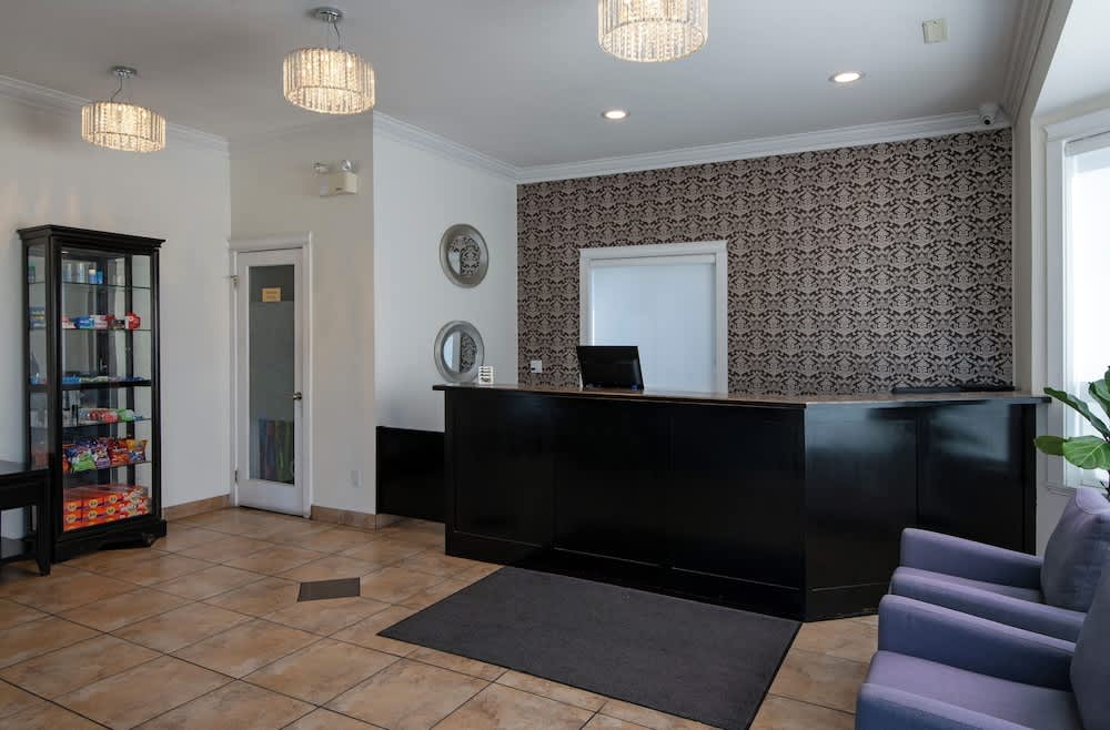 Riverland Inn & Suites 2
