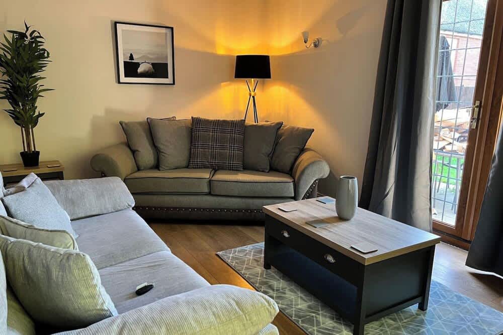 2-Bed House - Sleeps 6 - Garden Parking Wifi 1