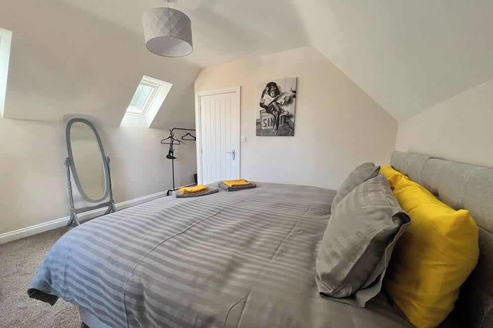 2-Bed House - Sleeps 6 - Garden Parking Wifi 2