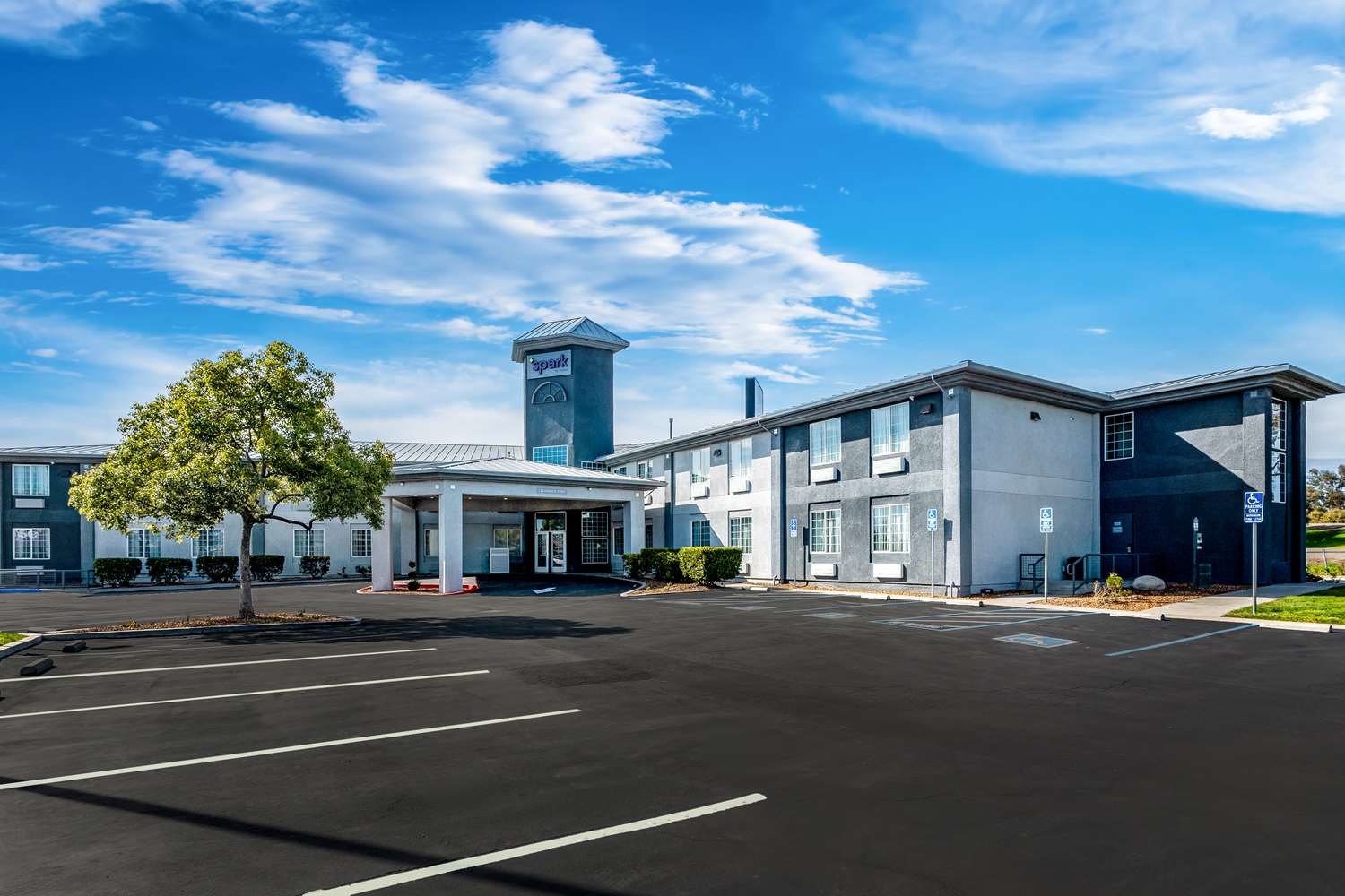 Spark by Hilton Newest Hotel in Williams CA 1