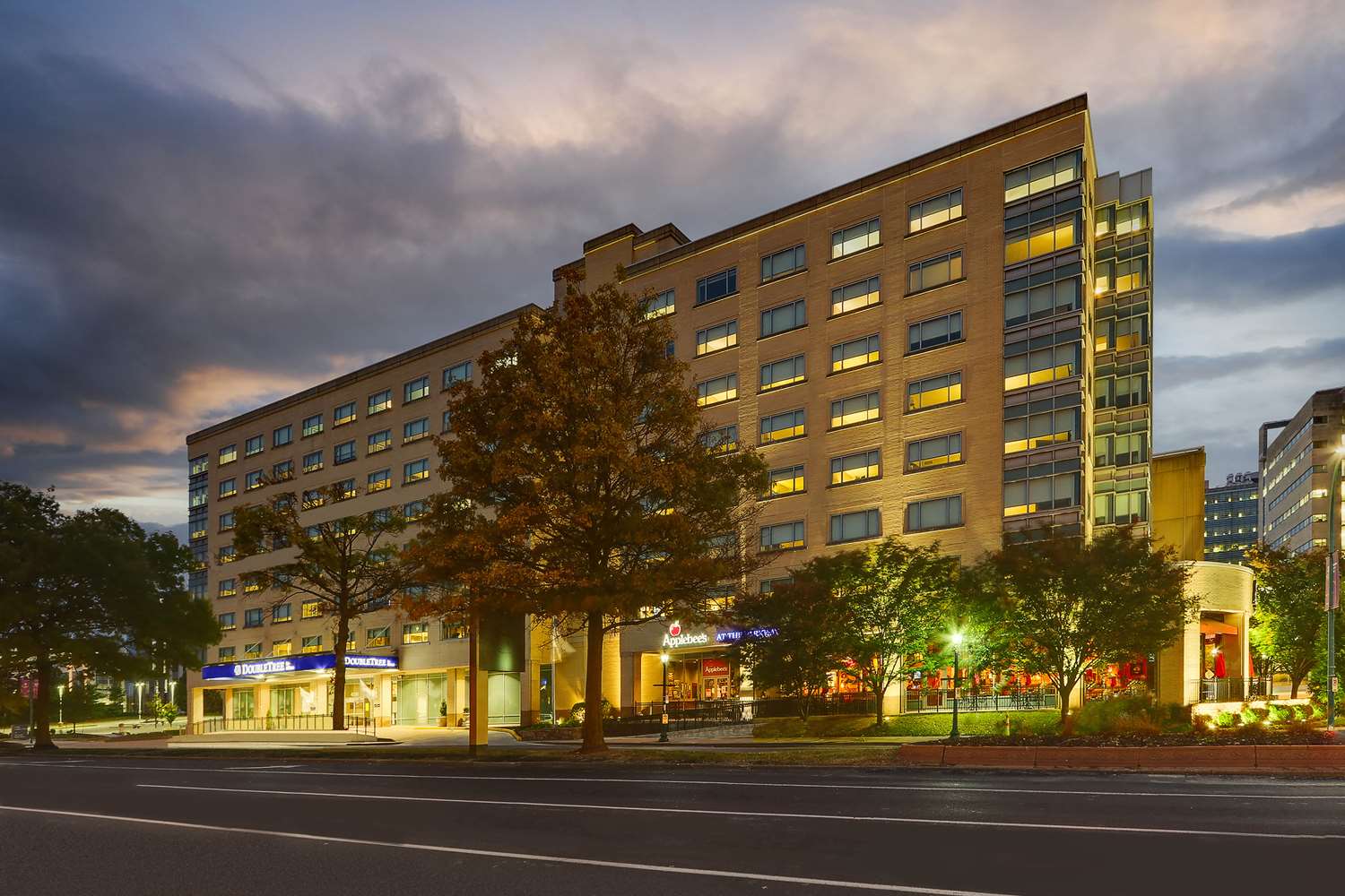 DoubleTree by Hilton St. Louis Forest Park 1