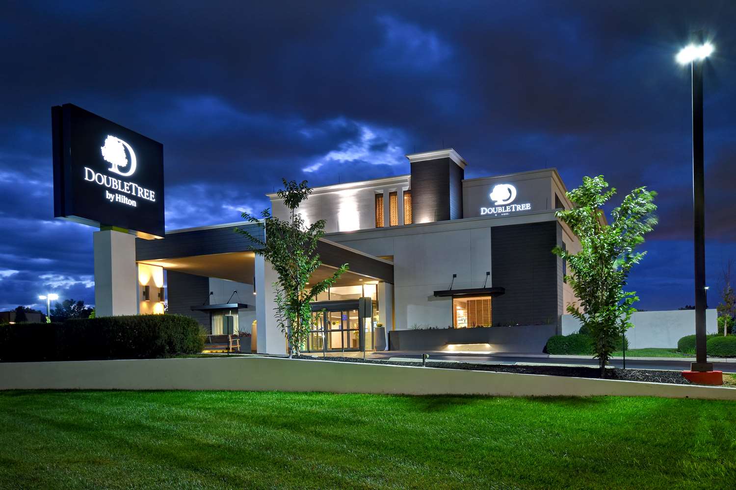 DoubleTree by Hilton St. Louis Airport 2