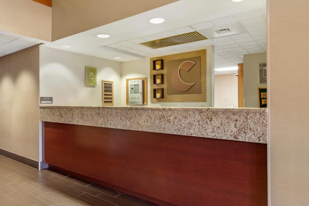 Comfort Suites Marquette 2