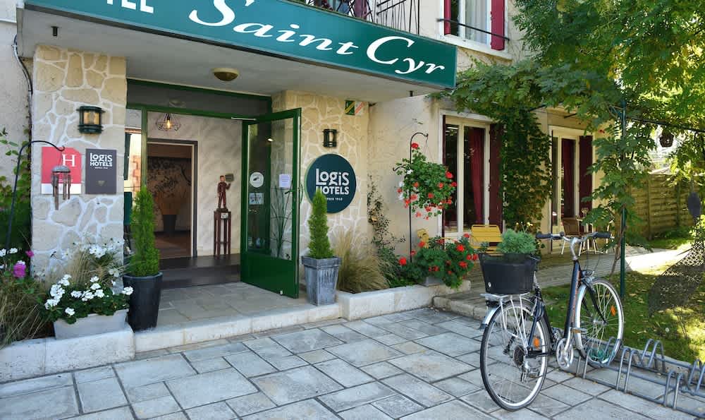Logis Hôtel Saint Cyr 1