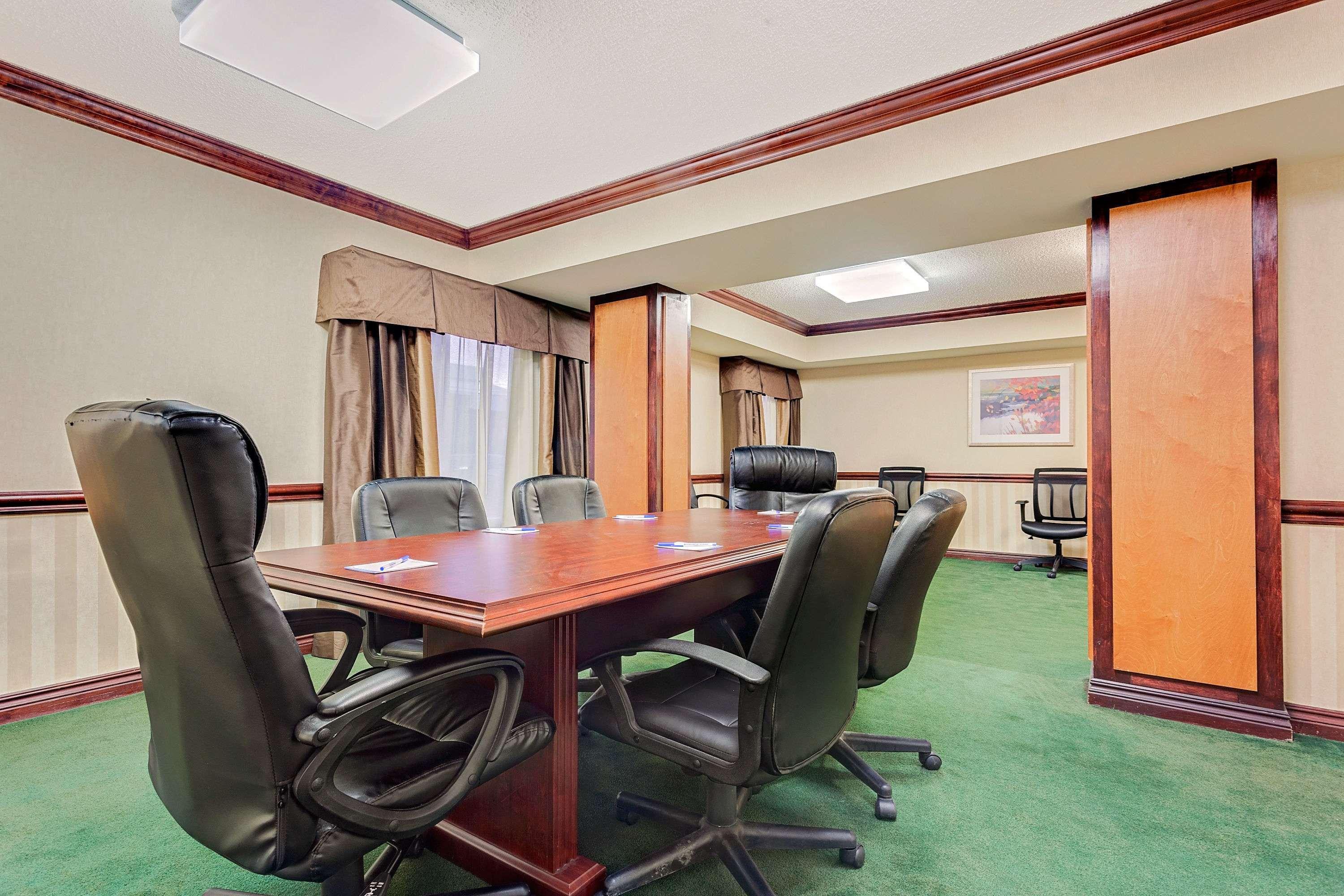Baymont by Wyndham Kalamazoo East 2