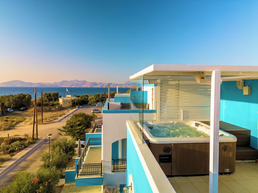 Seabreeze Villa - with Jacuzzi & heated pool 1