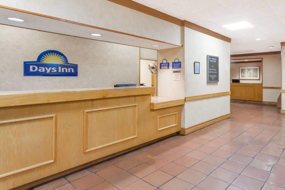 Days Inn by Wyndham Seguin TX 2