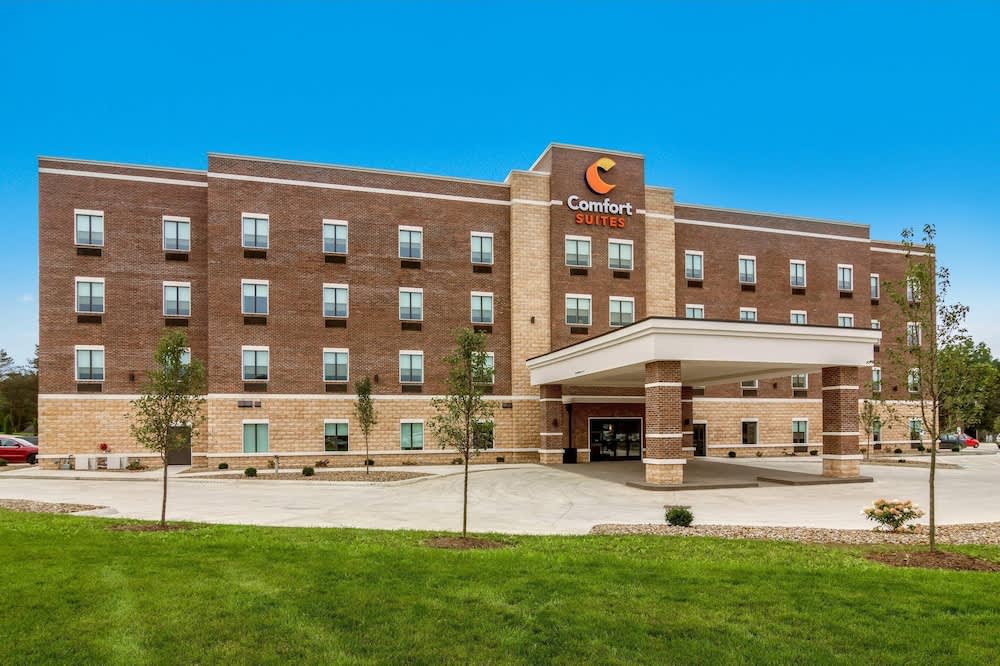 Comfort Suites Wooster near University Campus 1