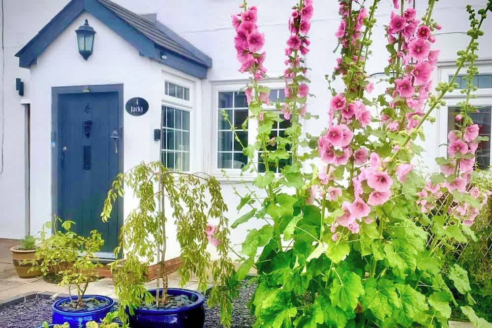 18th Century Cosy Cottage in Snitterfield 1