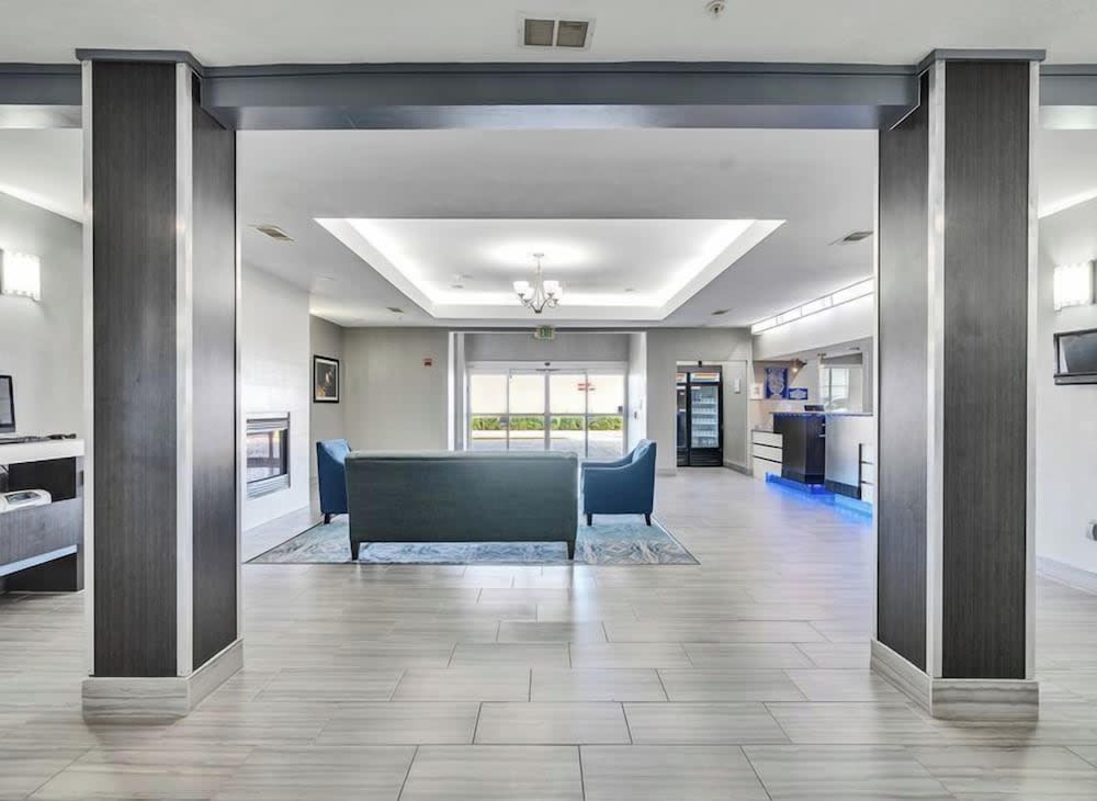 Platinum Inn & Suites Webster 1