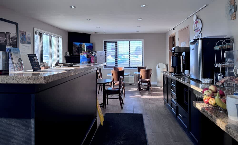 Super 8 by Wyndham Guelph 2