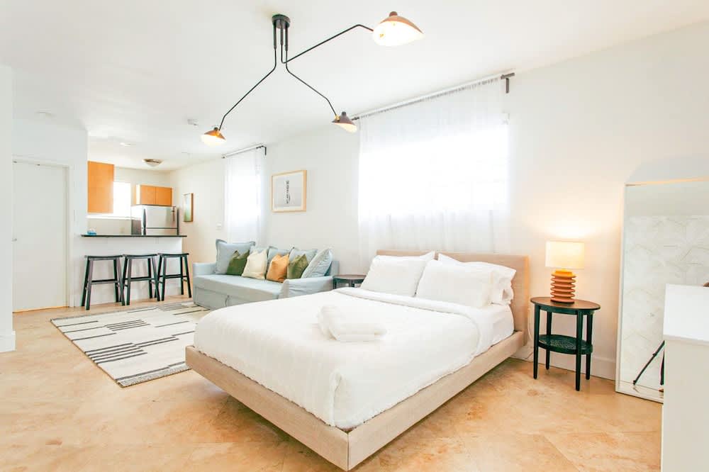 Spacious Apt in the heart of South Beach 2