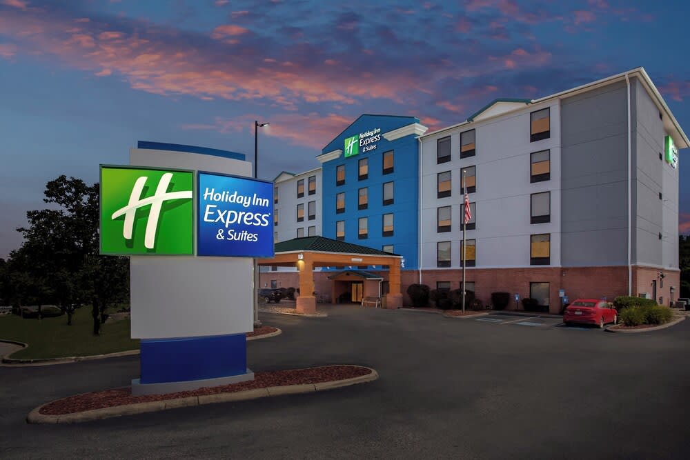 Holiday Inn Express & Suites CHARLESTON-SOUTHRIDGE by IHG 1