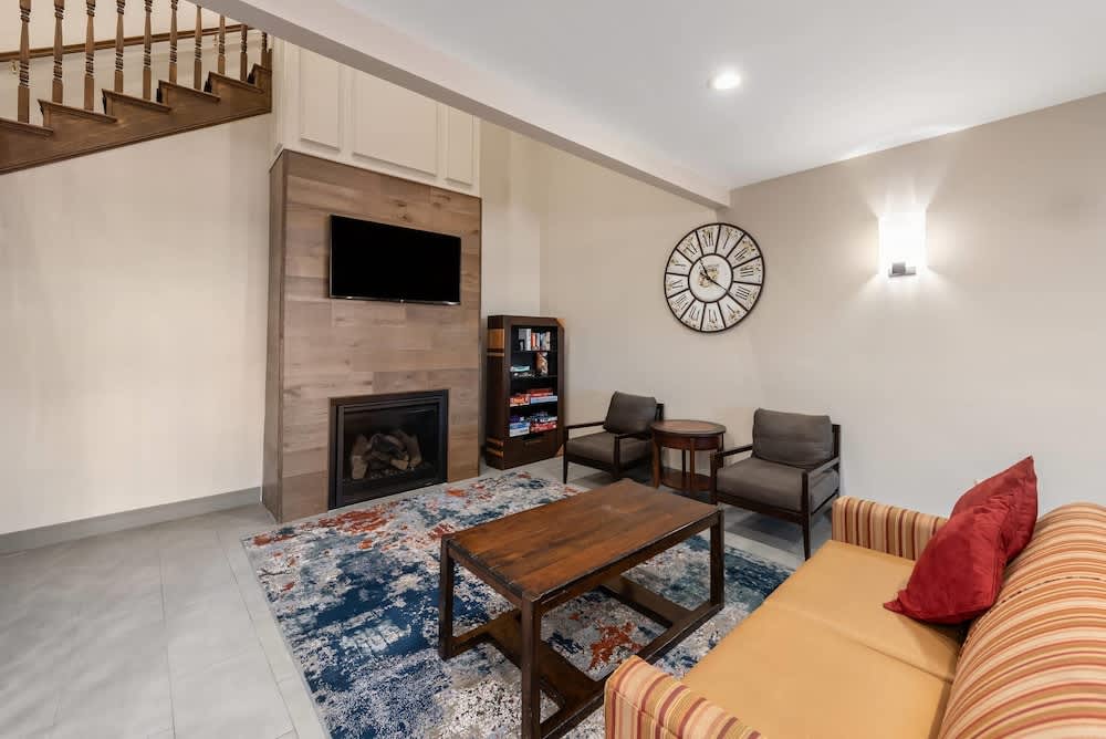 Country Inn & Suites by Radisson, Findlay, OH 2