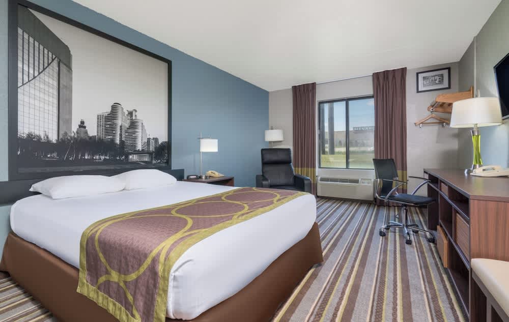 Super 8 by Wyndham Bakersfield/Central 1