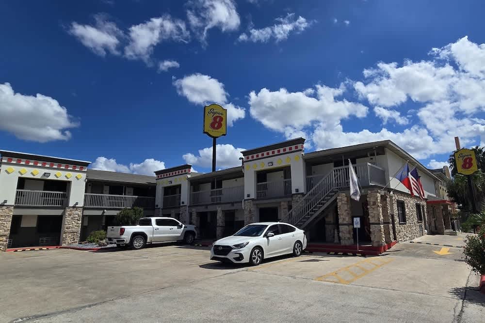 Super 8 by Wyndham McAllen-Downtown-Airport-LA Plaza Mall 1