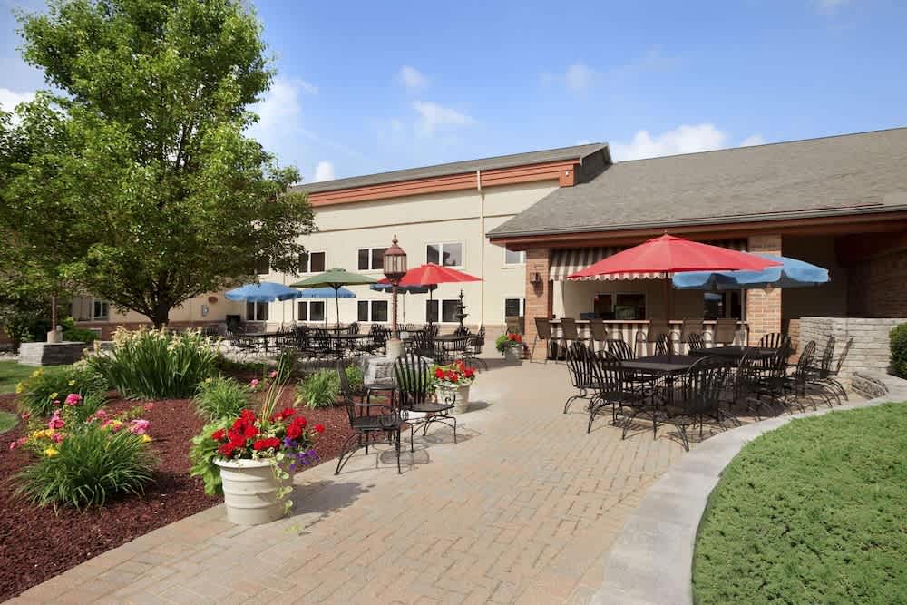 Ramada by Wyndham Saginaw Hotel & Suites 1