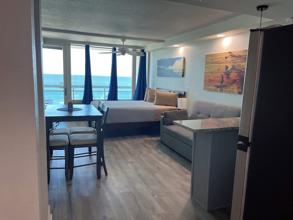 Georgian Inn Beach Club 1