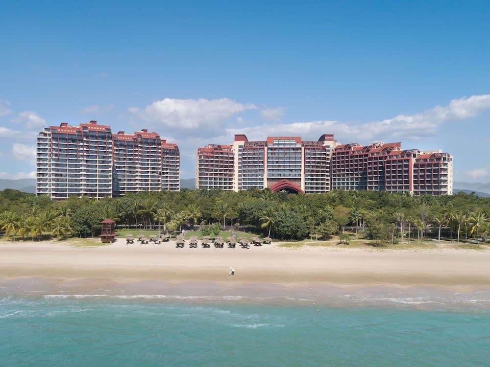 Pullman Oceanview Sanya Bay Resort & Spa 1