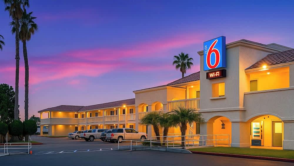 Motel 6-Carlsbad, CA Beach 1