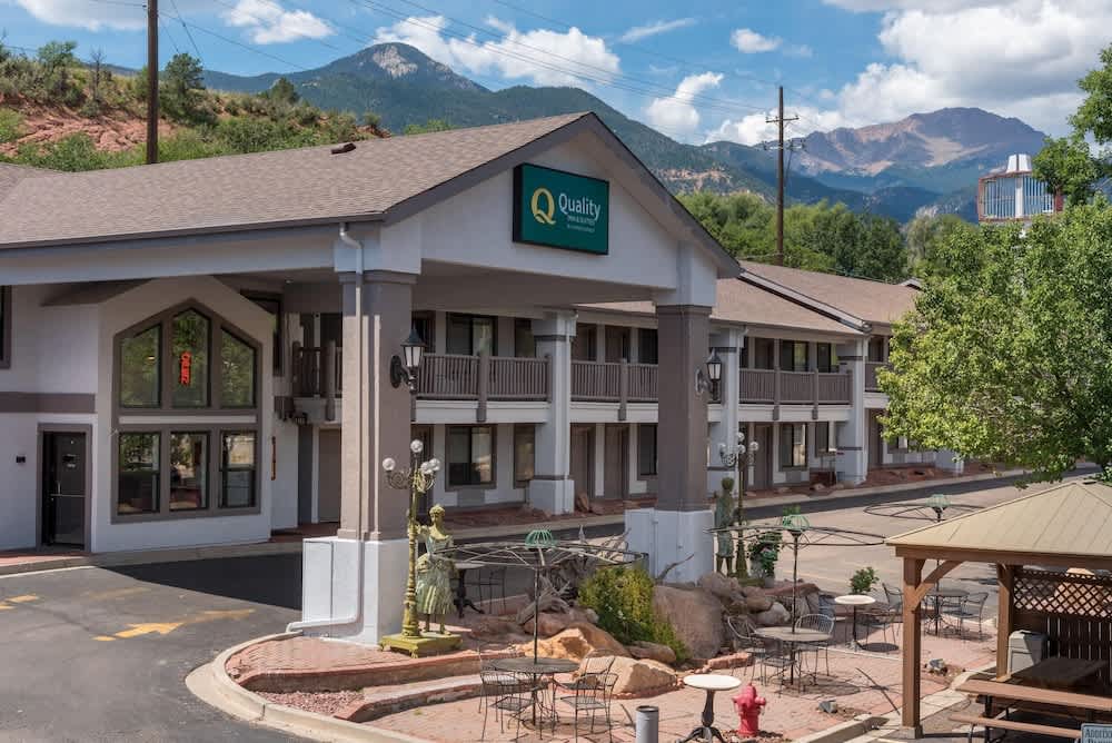 Quality Inn & Suites Manitou Springs at Pikes Peak 1