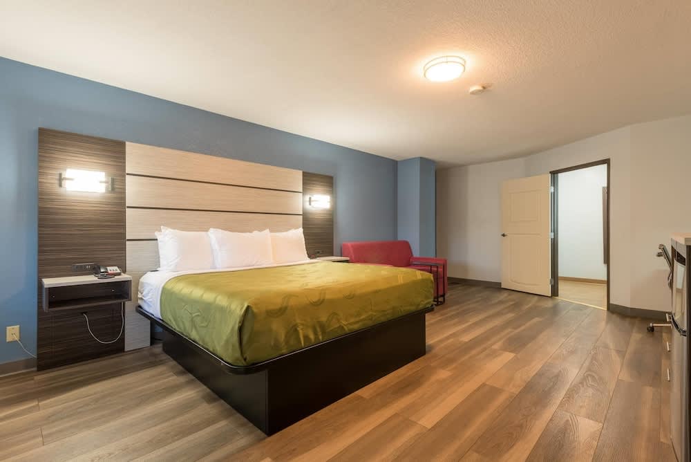 Quality Inn & Suites Manitou Springs at Pikes Peak 2