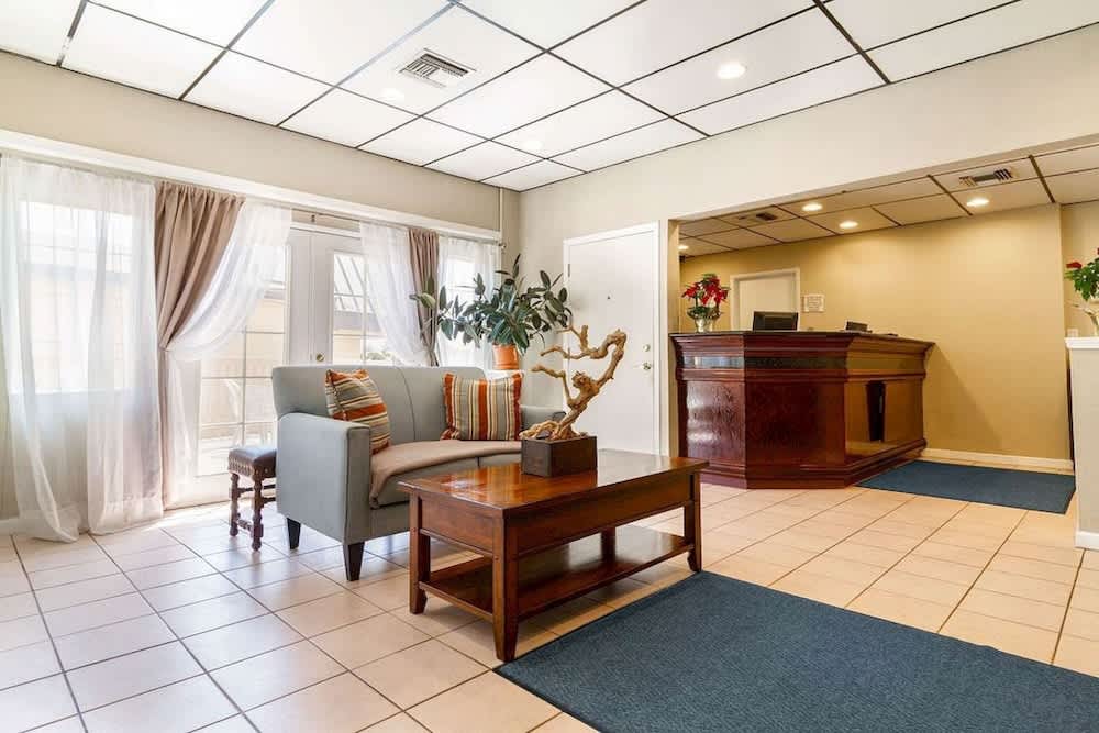 Auburn House Hotel 1