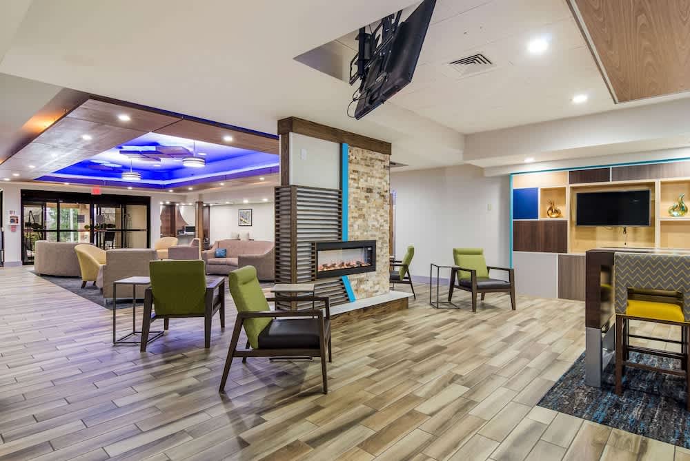 Comfort Inn & Suites Pittsburgh Fox Chapel 2