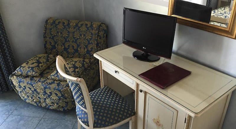 Hotel Confine 2