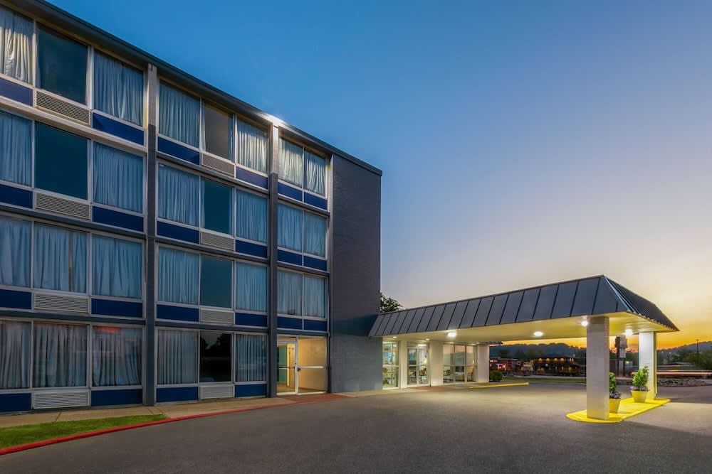 Days Inn by Wyndham Cambridge 1