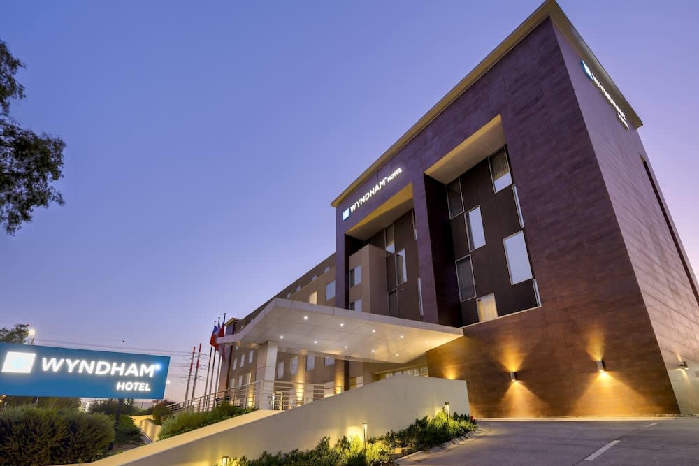 Wyndham Santiago Aeropuerto 1