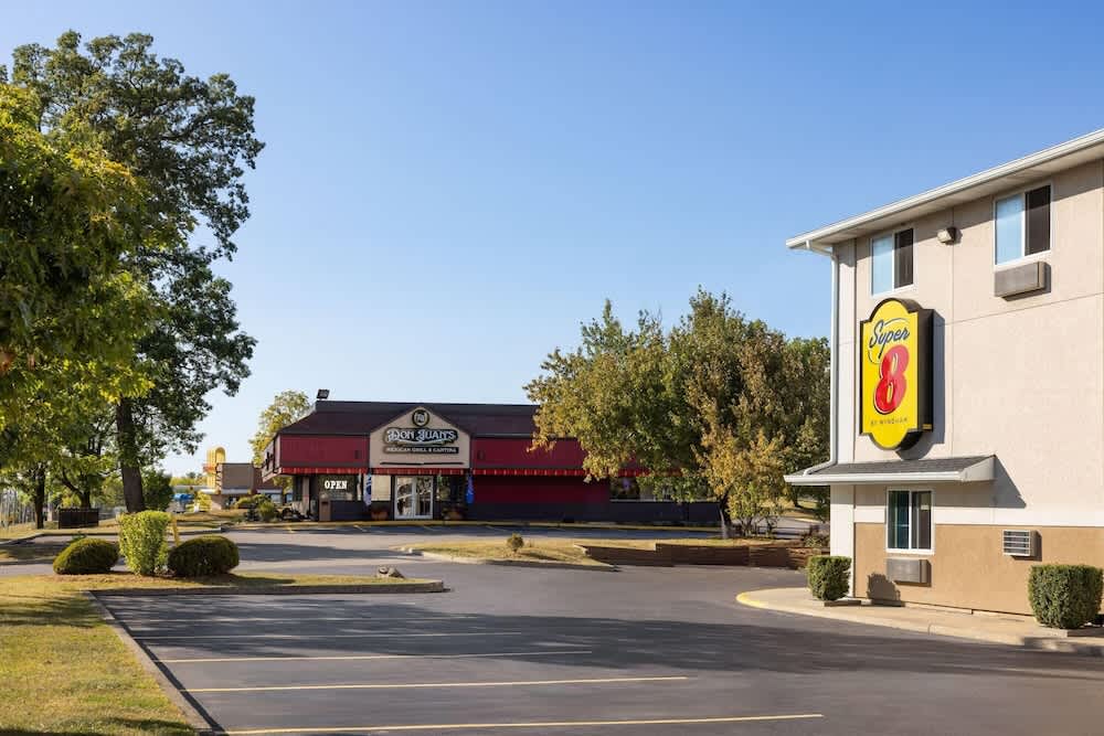 Super 8 by Wyndham Latham - Albany Airport 1