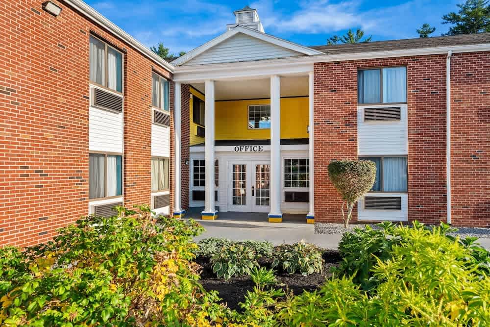 Days Inn by Wyndham Brunswick Bath Area 1