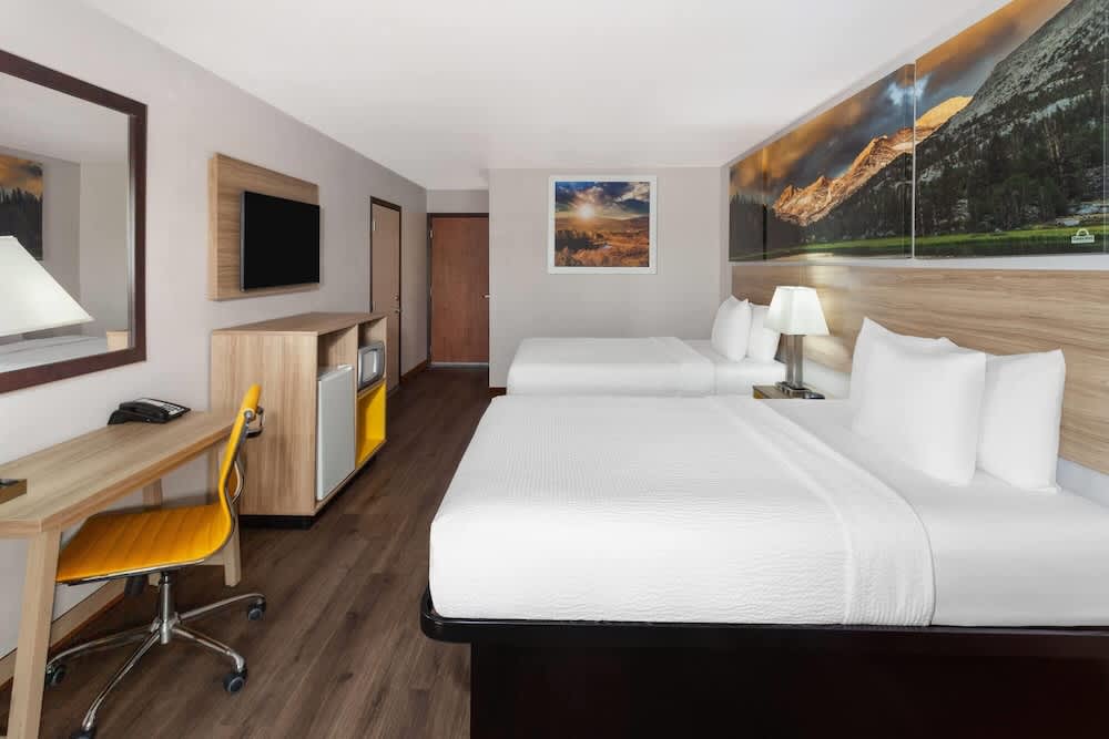 Days Inn & Suites by Wyndham Spokane Airport Airway Heights 1