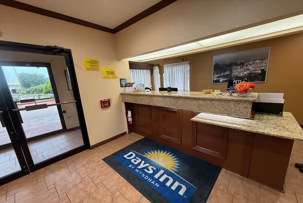Days Inn by Wyndham Navasota 1