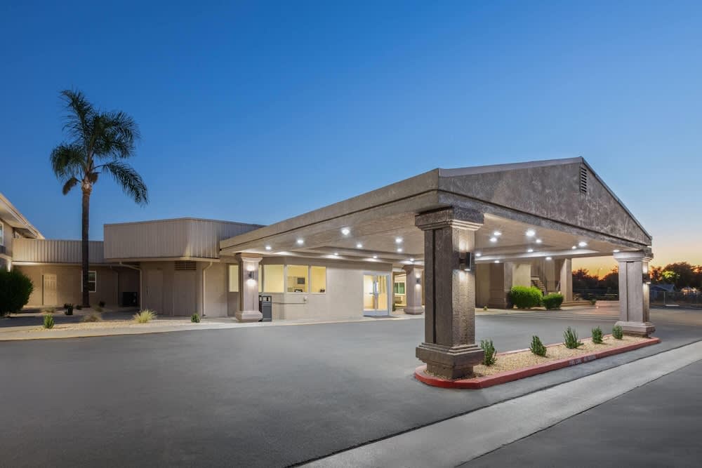 Ramada by Wyndham Merced 1