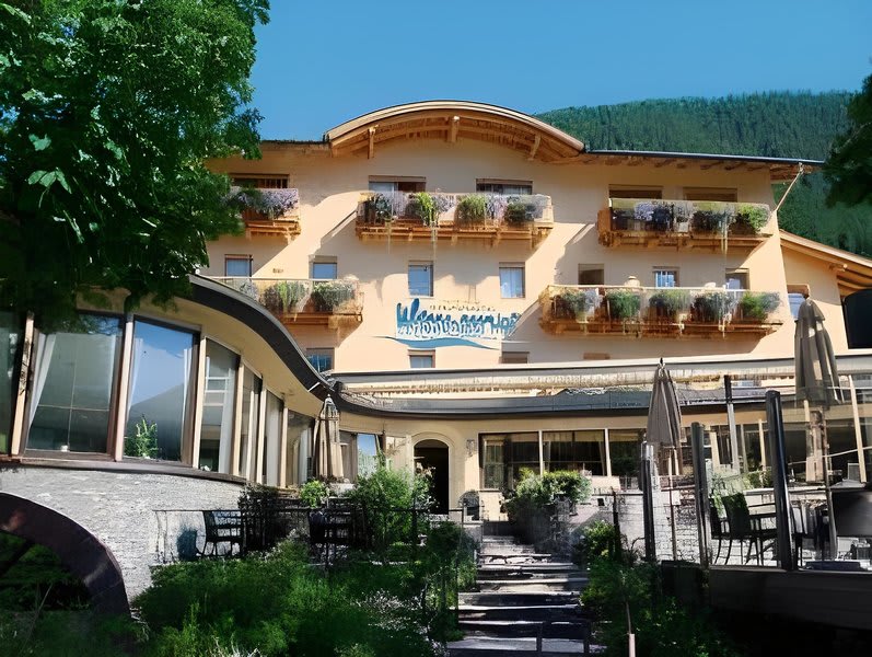 Strandhotel am Weissensee 1