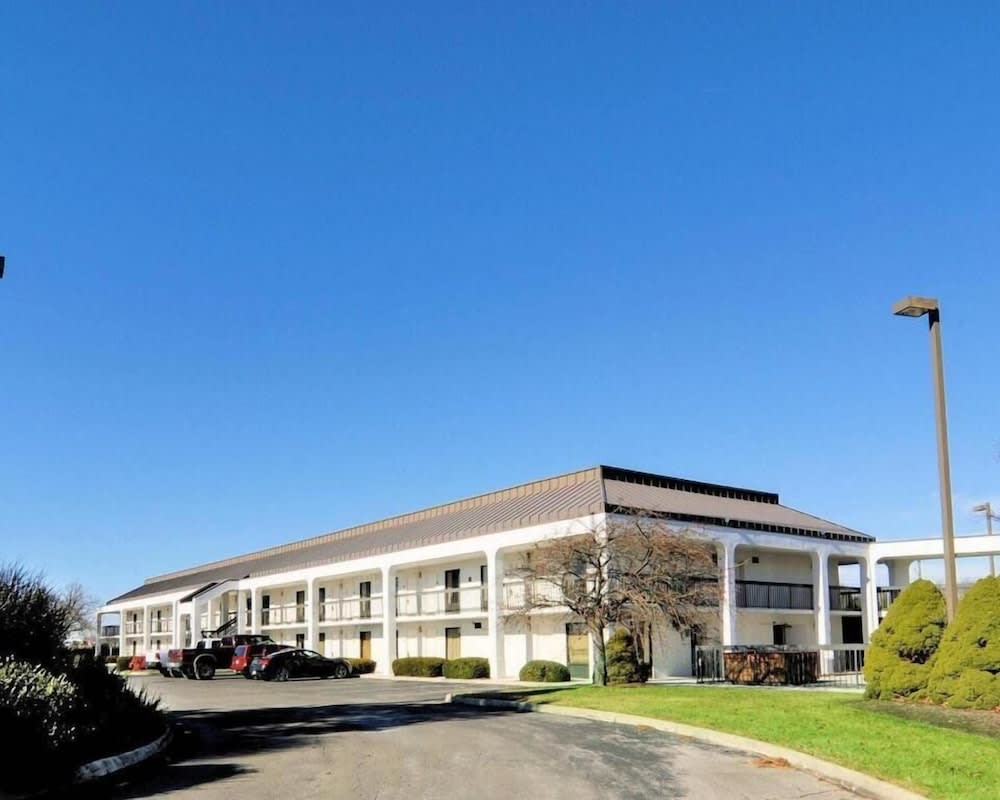 Suburban Studios Christiansburg - Blacksburg 1