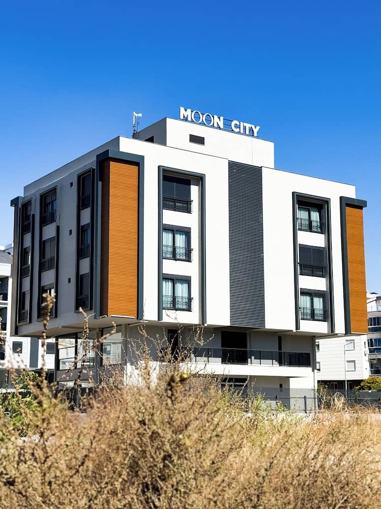 Moon City 1