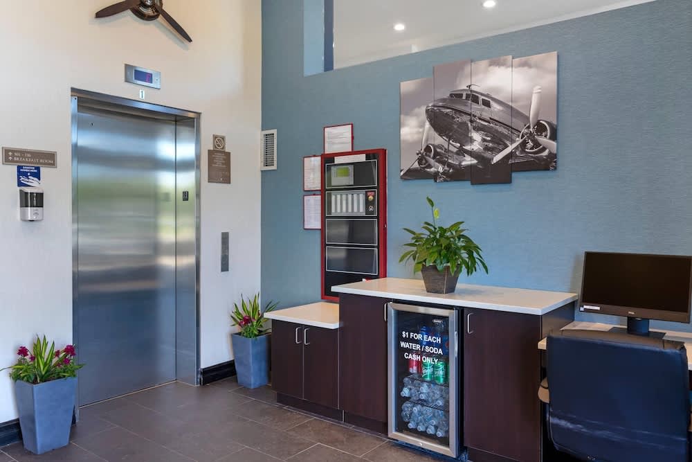 Avion Inn Near LGA Airport, an Ascend Collection Hotel 2