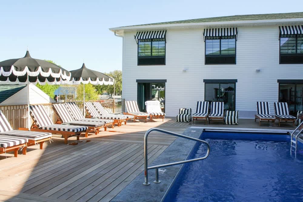 The Inn Hotel Lake Okoboji, an Ascend Collection Hotel 1