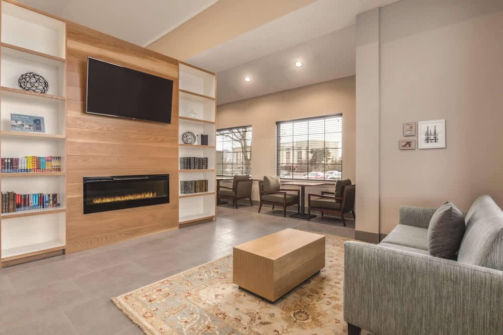 Country Inn & Suites by Radisson, Erie, PA 2