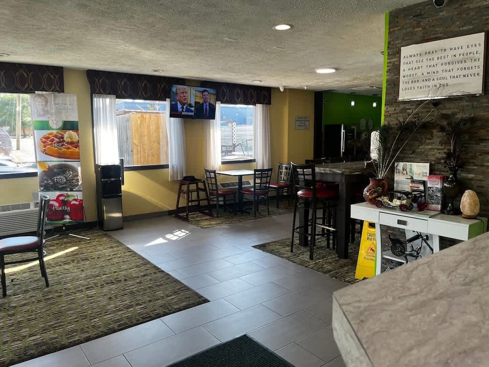 Quality Inn Grand Rapids Near Downtown 2