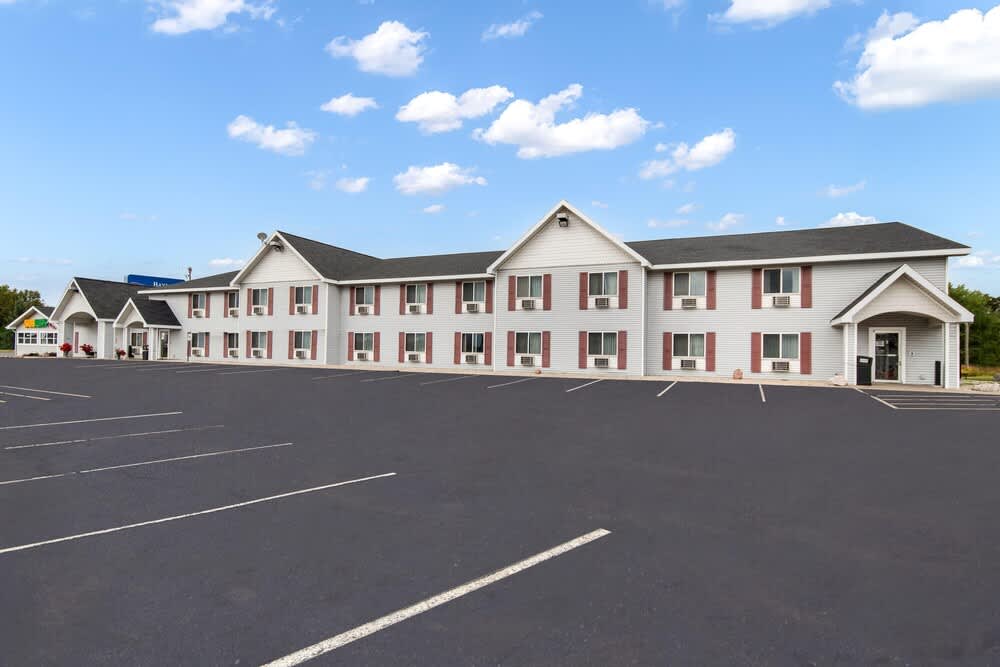 Baymont by Wyndham Marinette 1
