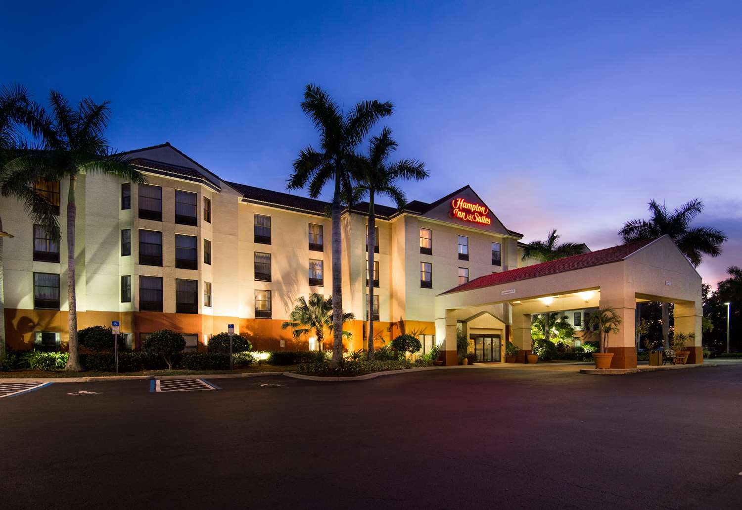 Hampton Inn & Suites Fort Myers Beach/Sanibel Gateway 1
