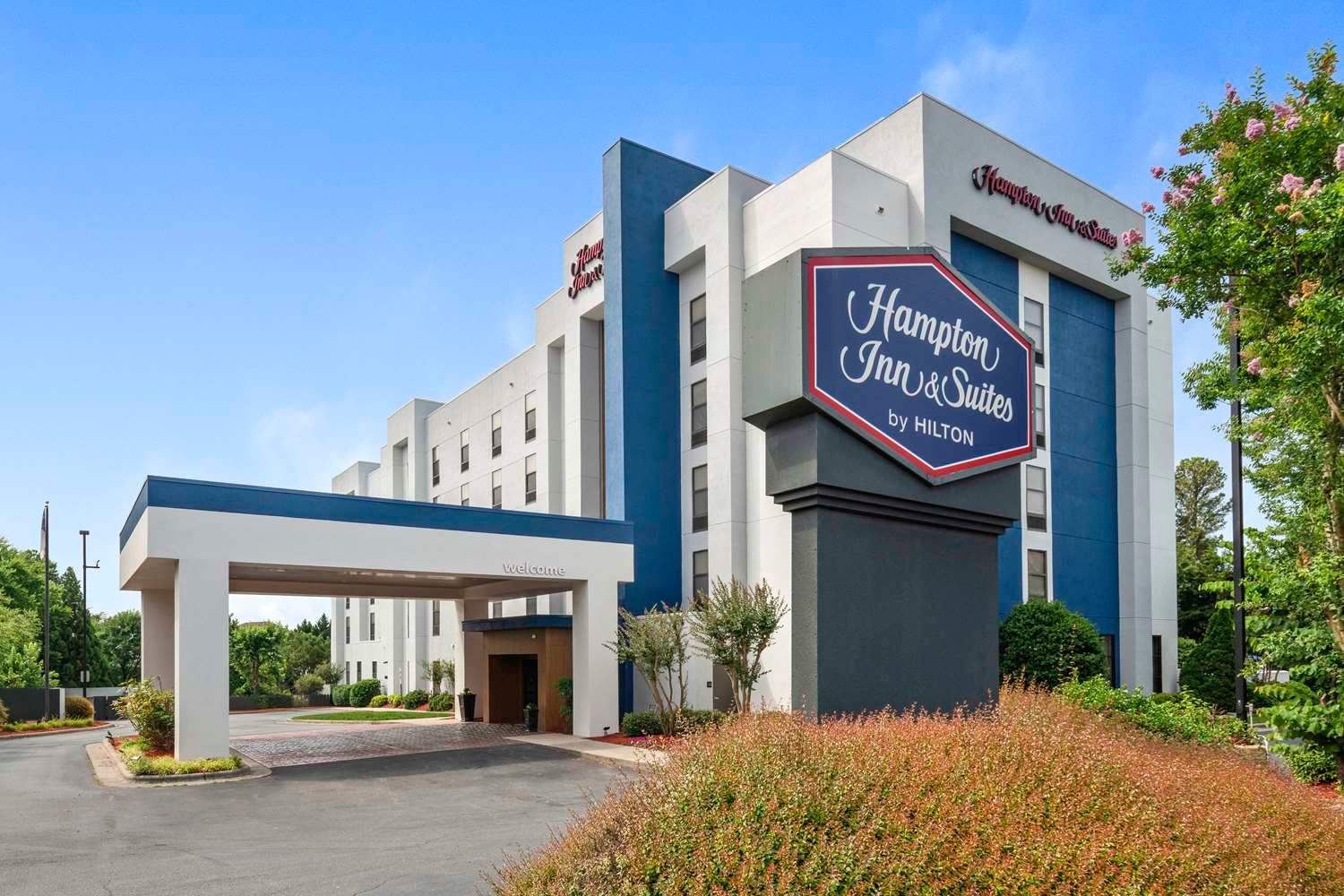 Hampton Inn & Suites Burlington, NC 1