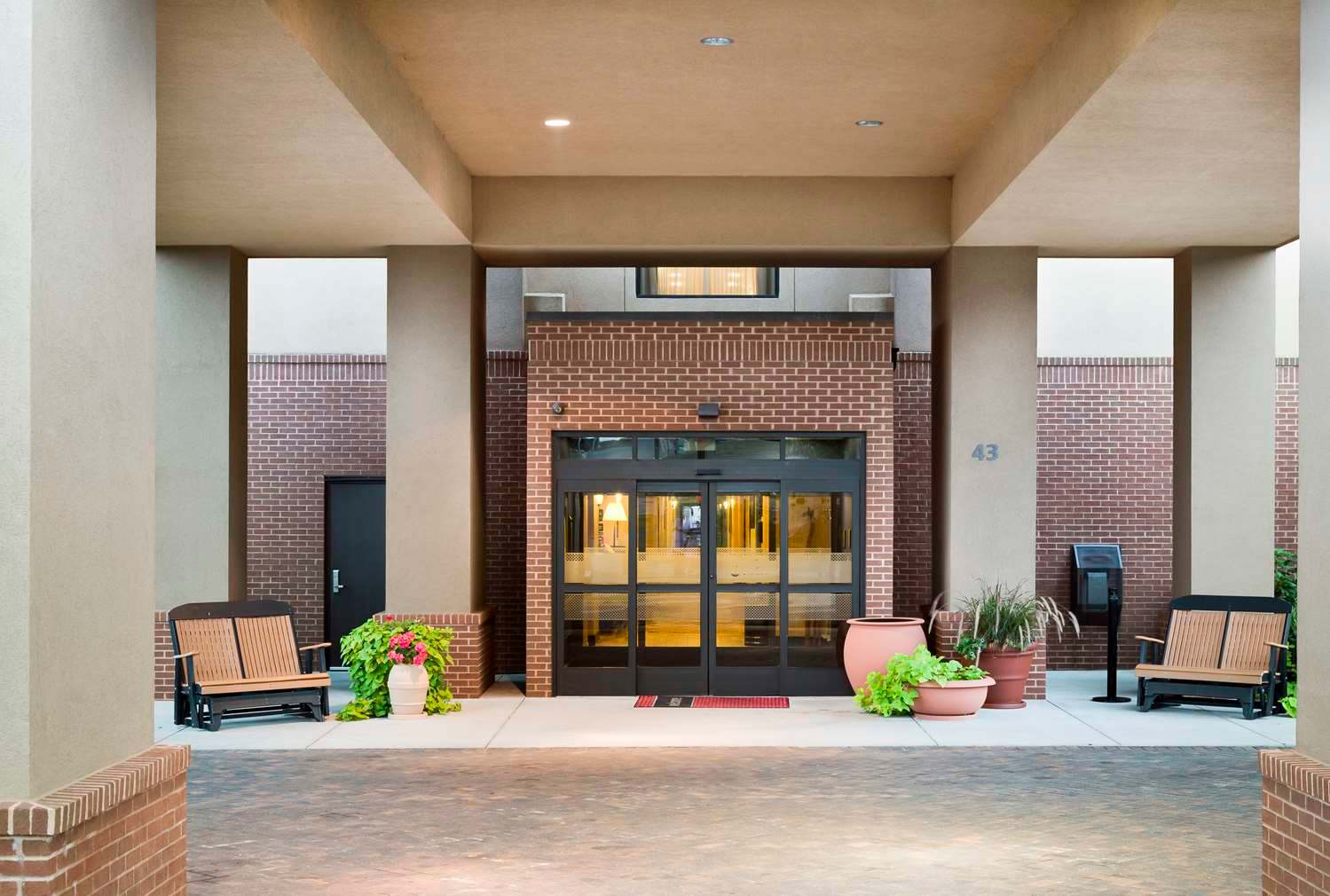 Hampton Inn Harrisonburg - South 2