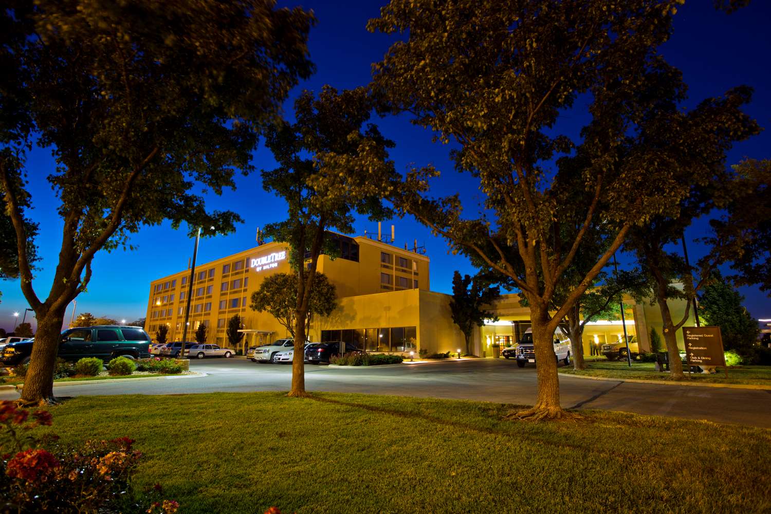 DoubleTree by Hilton Wichita Airport 2