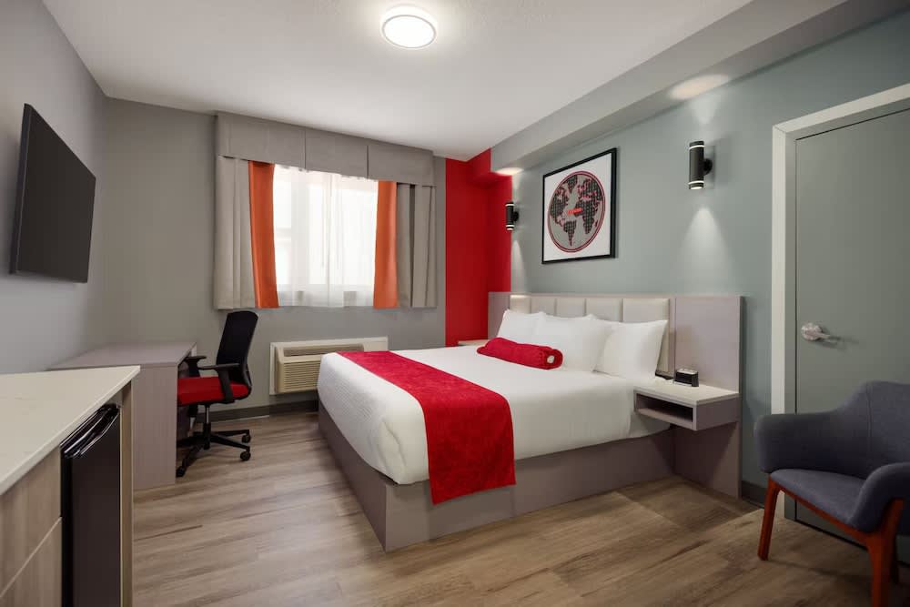 Ramada by Wyndham West Edmonton Hotel & Suites 1