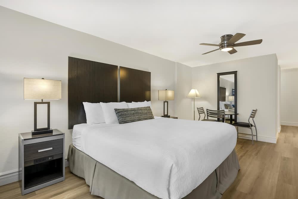 Best Western Pier Point Inn 1
